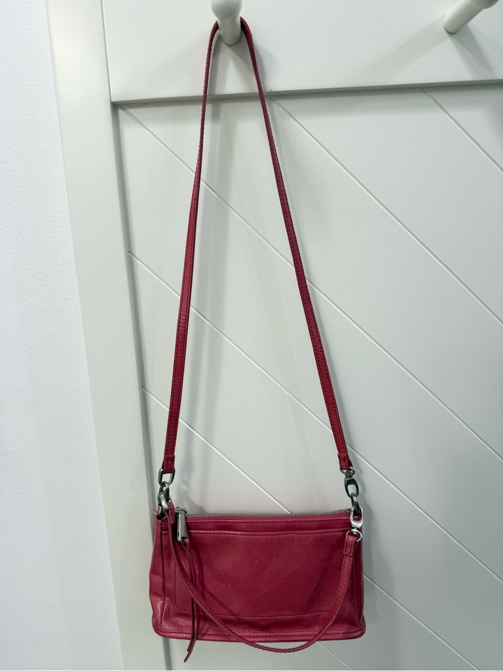 Hobo Cadence Convertible Leather Crossbody Bag in Berry Pink - Picture 2 of 6